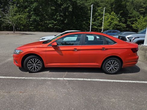 Used 2020 Volkswagen Jetta SE w/ SE Cold Weather Package FWD image 7