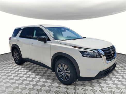New 2025 Nissan Pathfinder S image 2