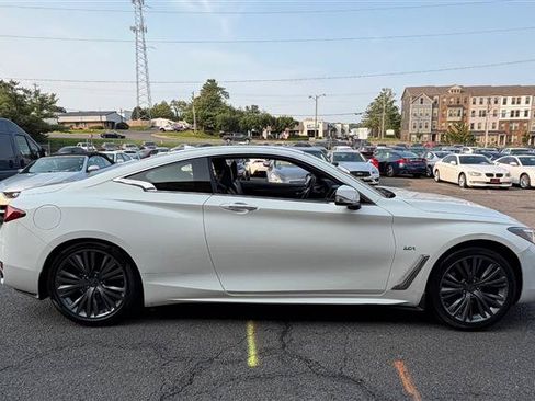 Used 2018 INFINITI Q60 2.0t w/ Moonroof Package RWD image 5