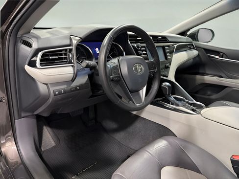 Used 2018 Toyota Camry XLE FWD image 10