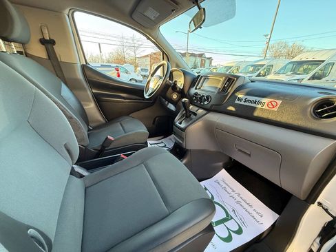 Used 2020 Nissan NV200 SV w/ Sliding Glass Door Package image 8