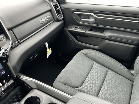 New 2026 RAM 1500 4x4 Crew Cab image 17