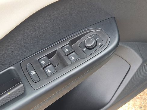 Used 2026 Volkswagen Taos SE image 21