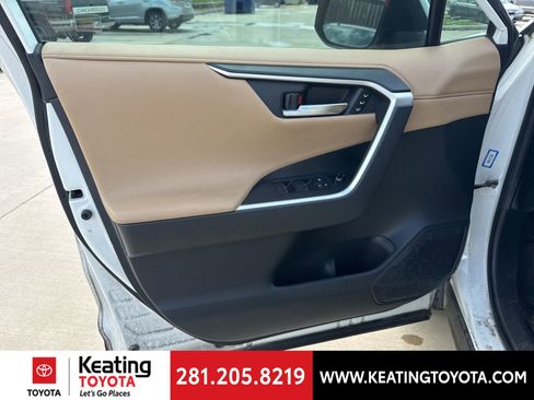 Used 2020 Toyota RAV4 Limited FWD image 11