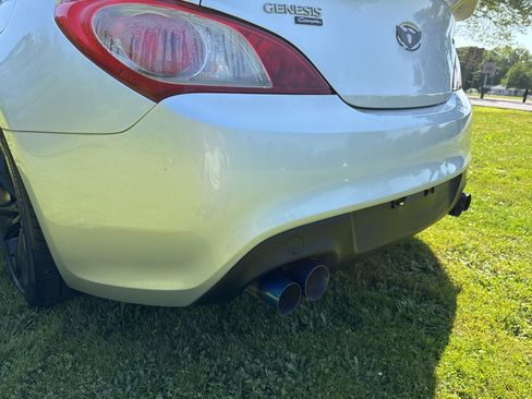 Used 2010 Hyundai Genesis 3.8 RWD image 26