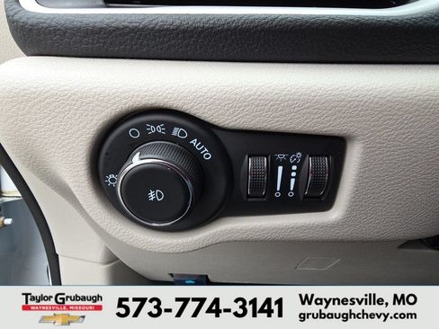 Used 2024 Chrysler Pacifica Touring-L FWD image 20