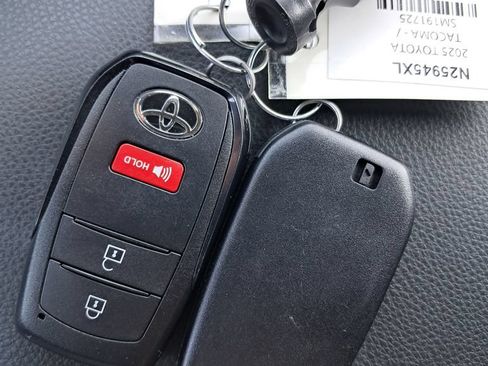 Used 2025 Toyota Tacoma TRD Off-Road AWD/4WD image 27