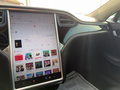 Used 2014 Tesla Model S 85 image 20