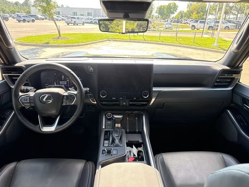 Used 2025 Lexus GX 550 w/ Accessory Package (Z1) AWD/4WD image 16