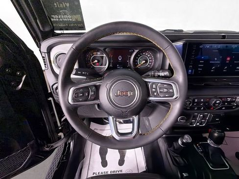 Used 2024 Jeep Wrangler Sahara image 11