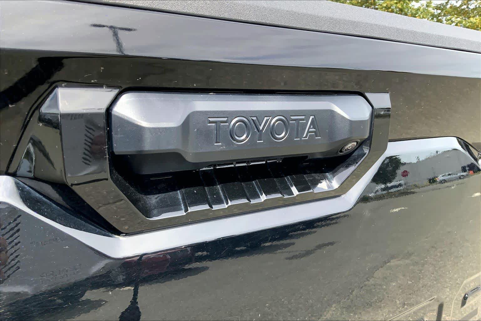 Used 2023 Toyota Tundra SR5 w/ SR5 Convenience Package AWD/4WD image 10