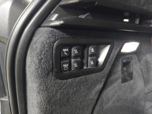 Used 2025 BMW X7 xDrive40i w/ M Sport Package AWD/4WD image 7