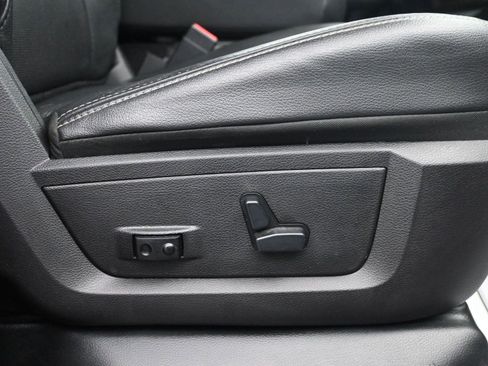 Used 2016 RAM 1500 Laramie image 9