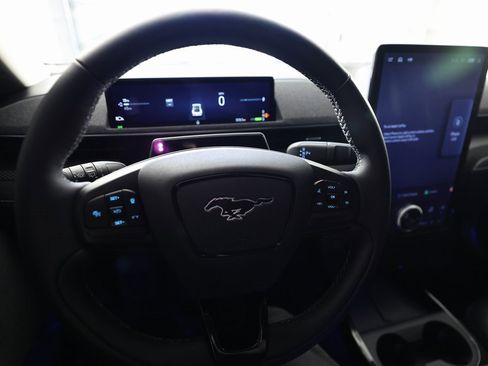 Used 2025 Ford Mustang Mach-E Premium image 19