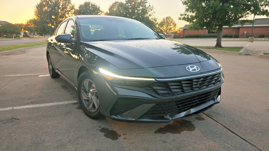 Certified 2025 Hyundai Elantra SE FWD image 6