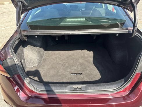 Used 2025 Nissan Altima 2.5 SV FWD image 36