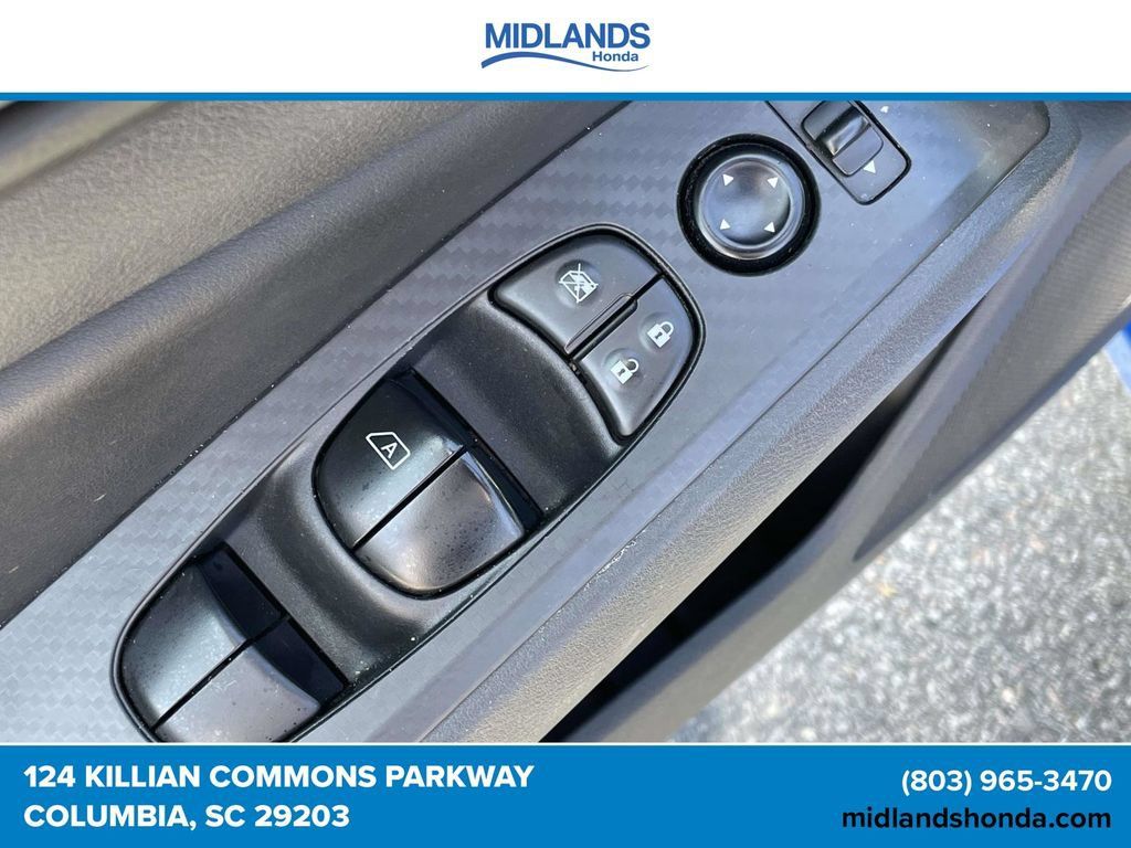 Used 2025 Nissan Altima 2.5 SV FWD image 17