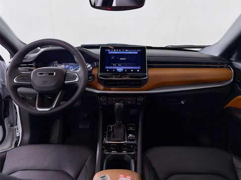 Used 2025 Jeep Compass Limited AWD/4WD image 21