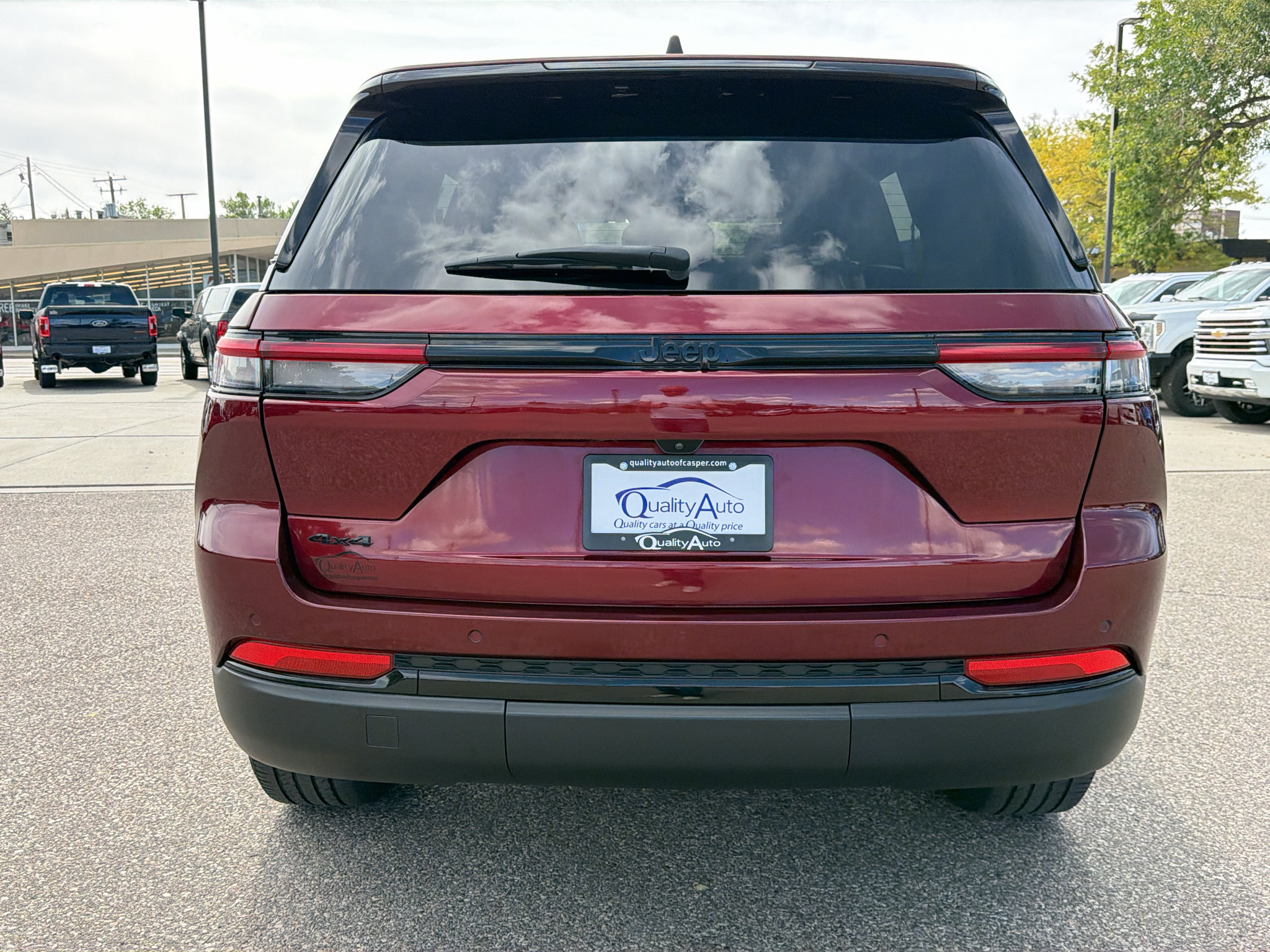 Used 2023 Jeep Grand Cherokee Altitude AWD/4WD image 8