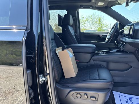 New 2025 Chevrolet Suburban Premier image 28