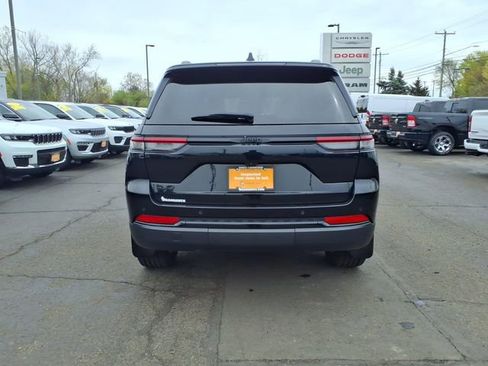Certified 2023 Jeep Grand Cherokee Altitude AWD/4WD image 6