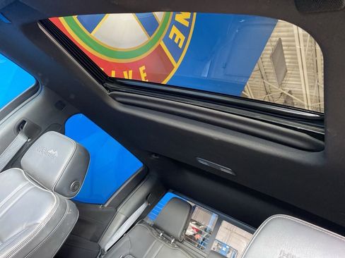 Used 2022 Chevrolet Silverado 1500 High Country w/ Technology Package image 15