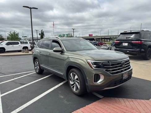 Used 2026 Volkswagen Atlas SEL AWD/4WD image 1