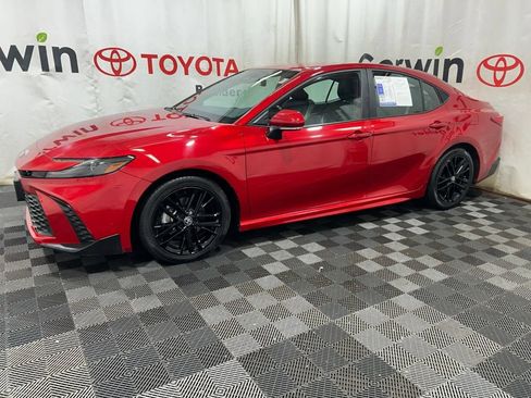 Used 2025 Toyota Camry SE FWD image 4