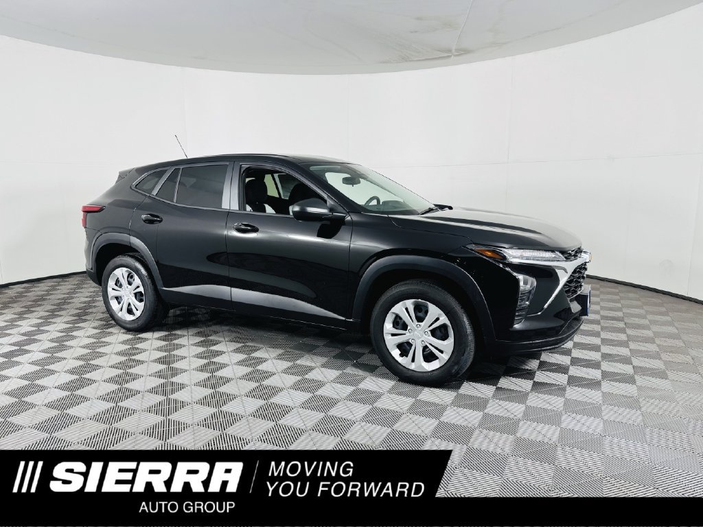 Used 2026 Chevrolet Trax LS FWD image 1
