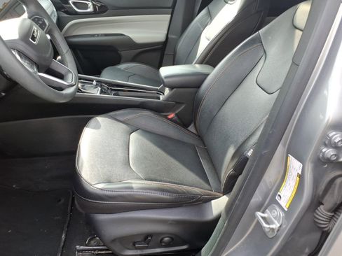 Used 2023 Jeep Compass Limited w/ Sun and Sound Group AWD/4WD image 11
