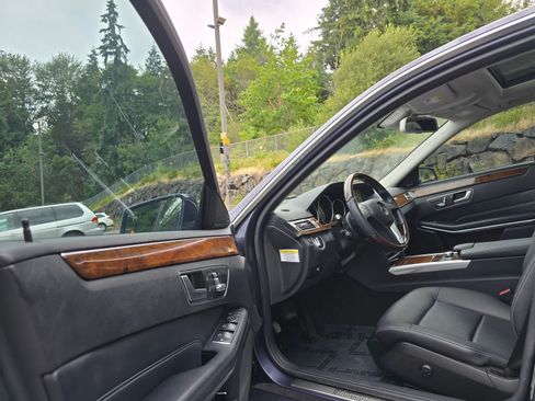 Used 2014 Mercedes-Benz E 350 4MATIC Sedan image 18