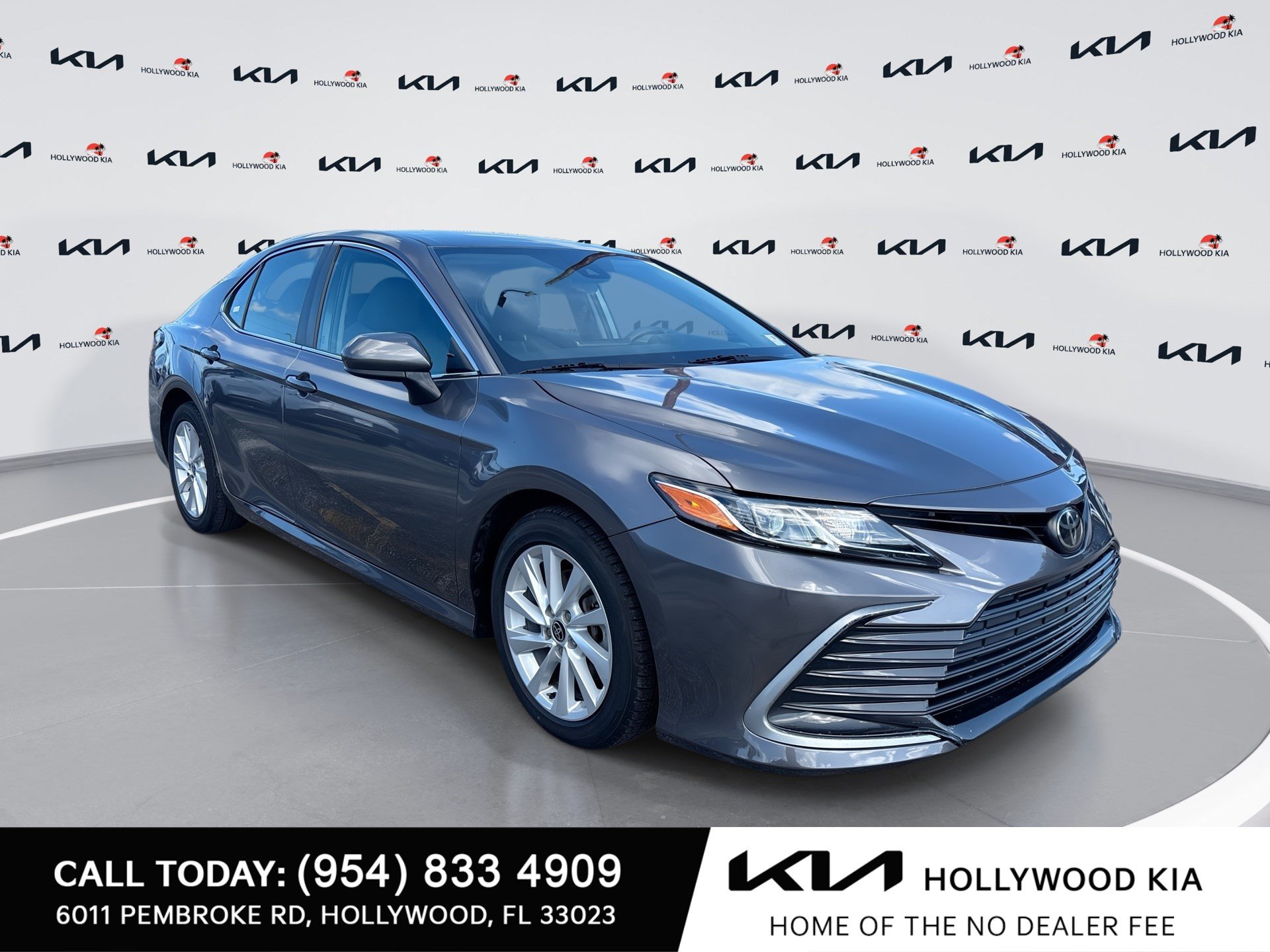 Used 2022 Toyota Camry LE FWD image 1