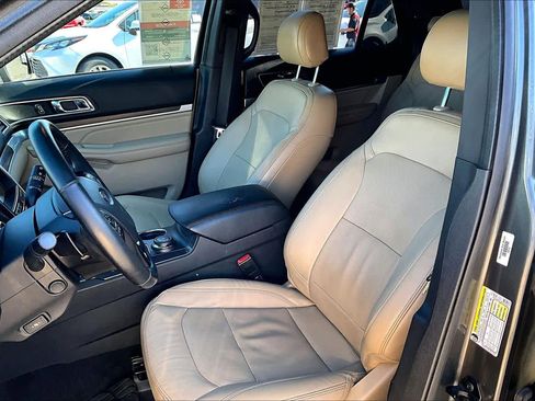 Used 2017 Ford Explorer Limited w/ Equipment Group 301A image 7