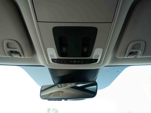 Used 2025 Honda Pilot Elite image 18