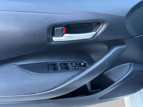 Used 2020 Toyota Corolla LE FWD image 12