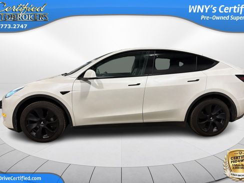 Used 2022 Tesla Model Y Long Range image 9