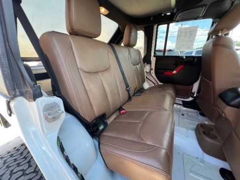Used 2015 Jeep Wrangler Unlimited Rubicon w/ Connectivity Group AWD/4WD image 12