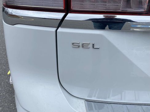 Certified 2024 Volkswagen Atlas SEL Premium R-Line AWD/4WD image 36