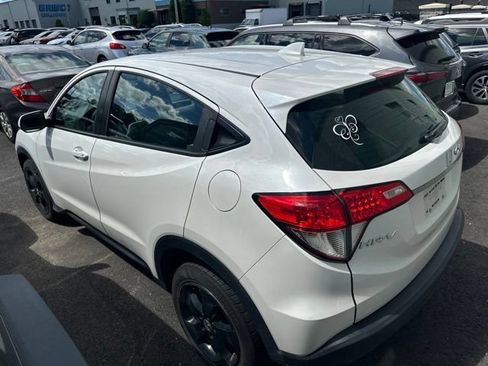 Used 2021 Honda HR-V LX image 3