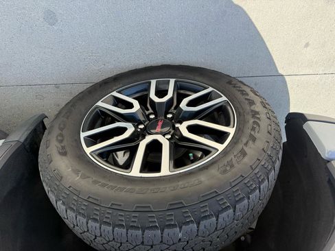 Used 2024 GMC Sierra 1500 AT4 AWD/4WD image 8