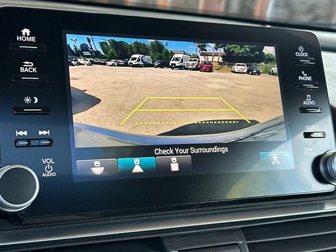 Used 2018 Honda Accord EX image 19