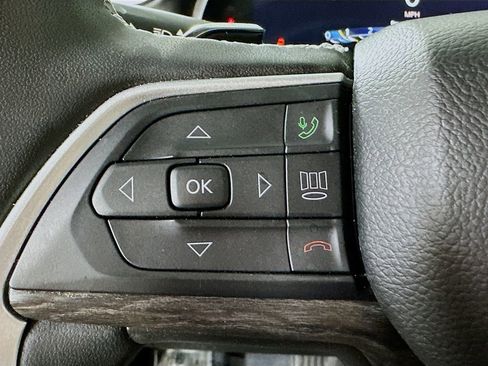 Used 2023 Jeep Grand Cherokee Limited AWD/4WD image 23