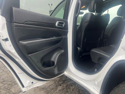 Used 2019 Jeep Grand Cherokee Altitude image 32