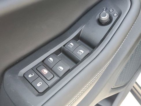 New 2025 Jeep Grand Cherokee Altitude image 21