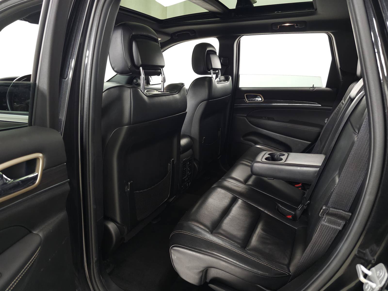 Used 2014 Jeep Grand Cherokee Overland AWD/4WD image 30