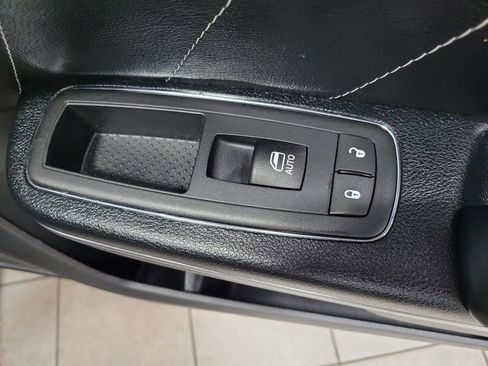 Used 2015 Dodge Charger SXT image 24