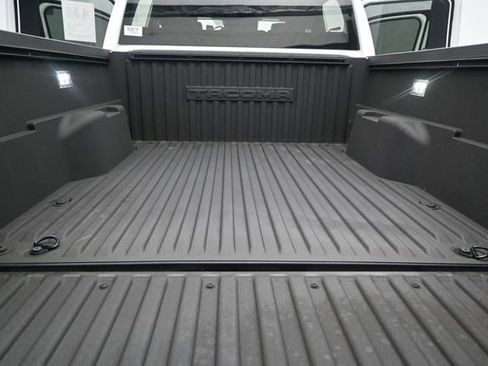 Used 2025 Toyota Tacoma SR5 AWD/4WD image 12