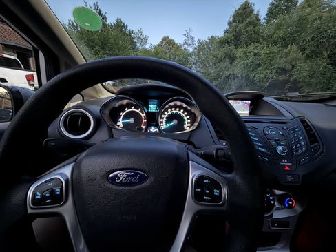 Used 2018 Ford Fiesta SE FWD image 12