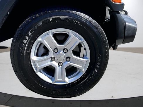 Certified 2018 Jeep Wrangler Unlimited Sport S image 30