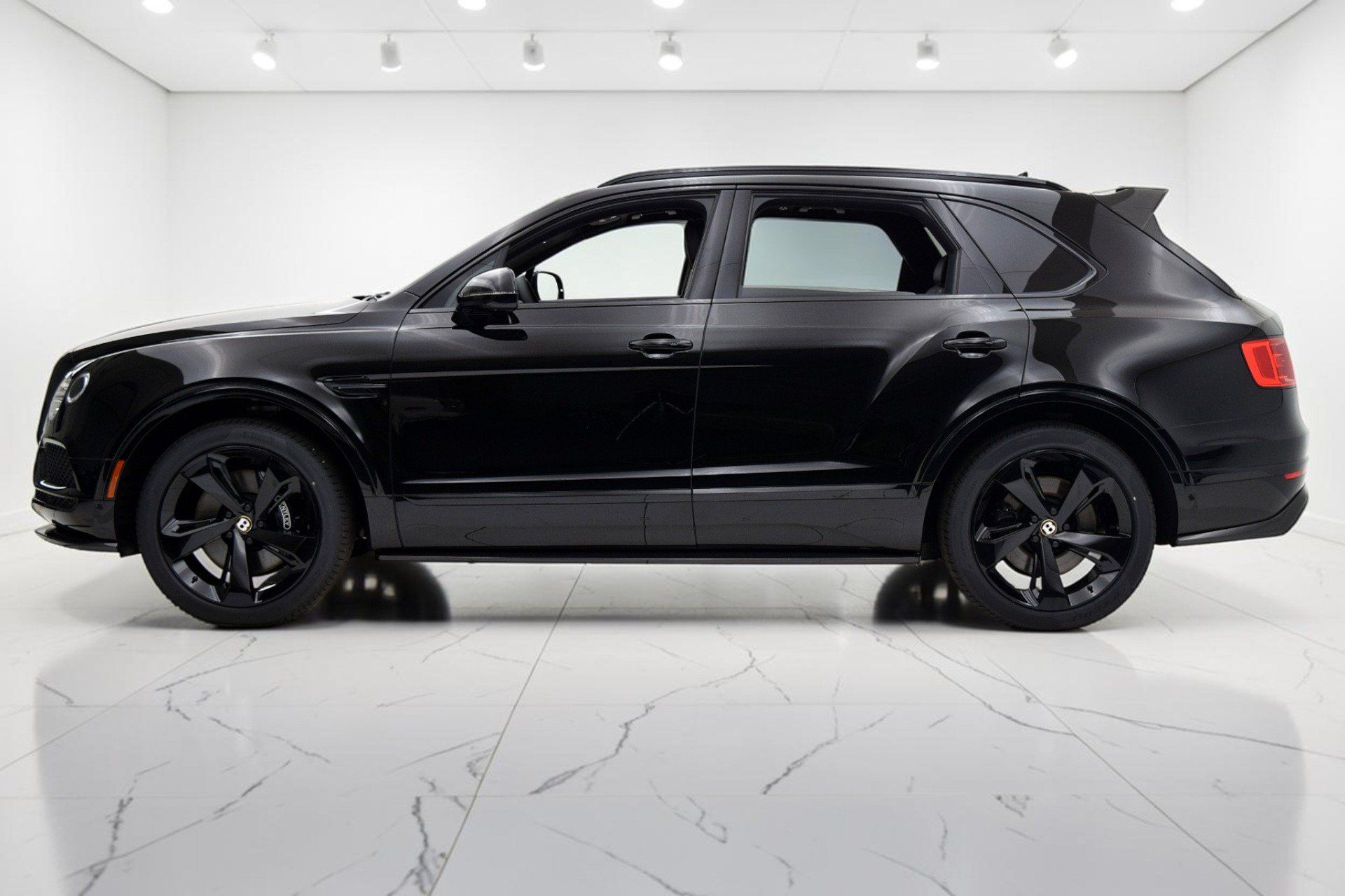 Certified 2019 Bentley Bentayga AWD/4WD image 3